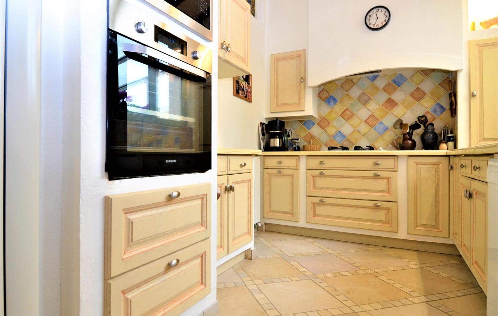 4 Bedroom Lovely Home In Marguerittes Exterior foto