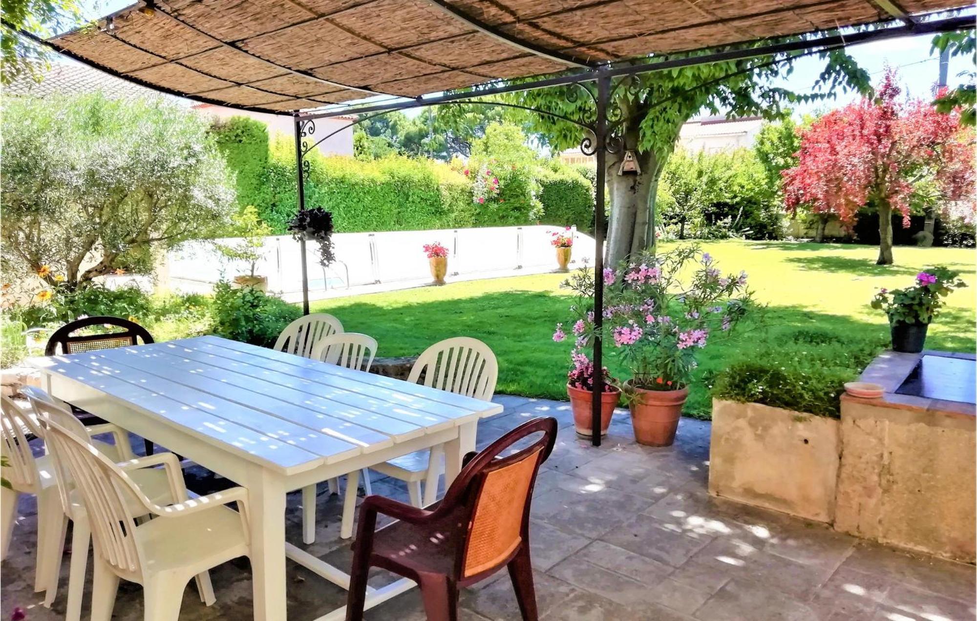 4 Bedroom Lovely Home In Marguerittes Exterior foto