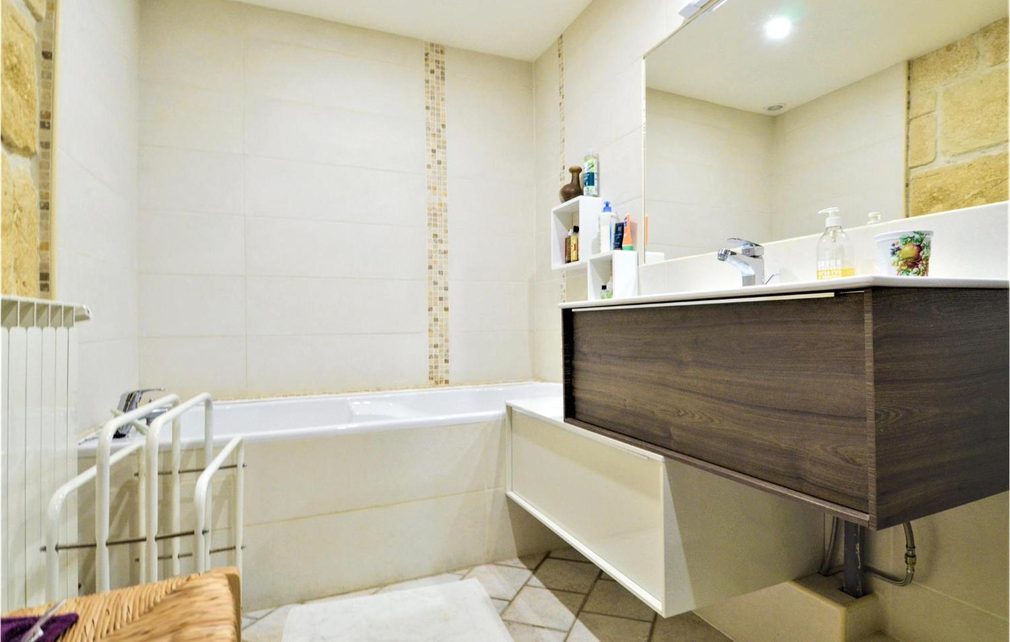 4 Bedroom Lovely Home In Marguerittes Exterior foto